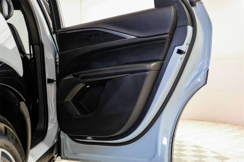 2024 Cadillac LYRIQ Luxury 1