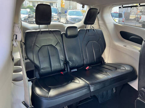 2017 Chrysler Pacifica Touring-L