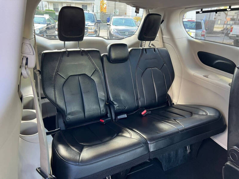 2017 Chrysler Pacifica Touring-L