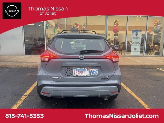 2023 Nissan Kicks SR