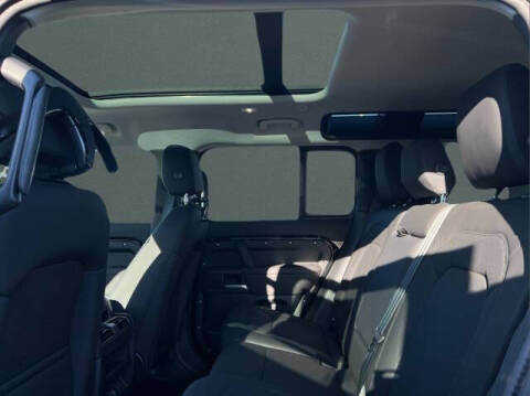 2026 Land Rover Defender 110 P300 S