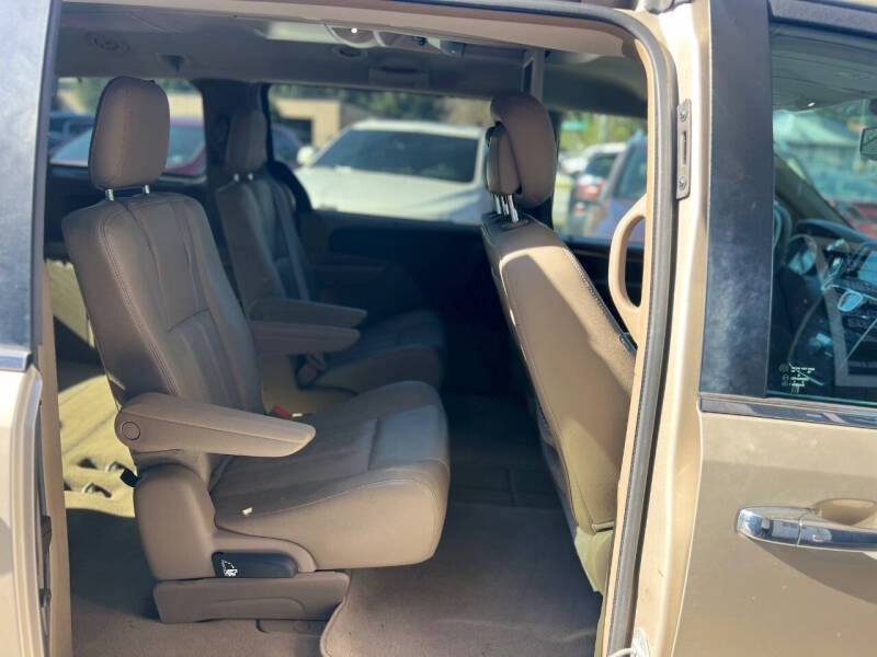 2015 Chrysler Town and Country Touring-L