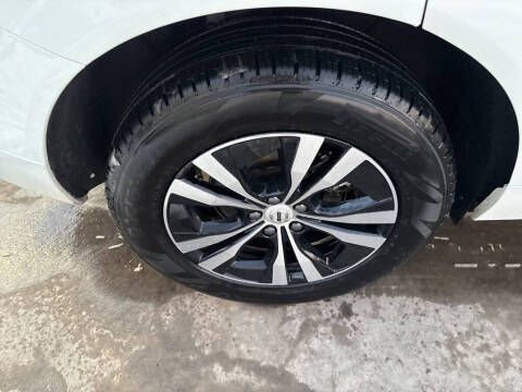 2025 Volvo XC60 B5 Core Dark Theme