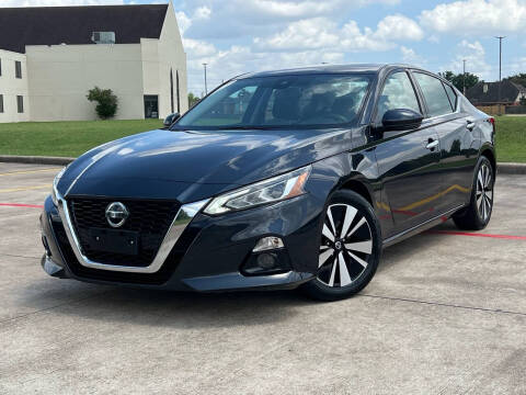 2019 Nissan Altima for sale at AUTO DIRECT Bellaire in Houston TX