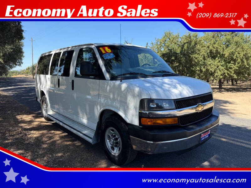 2016 Chevrolet Express Passenger LS's photo
