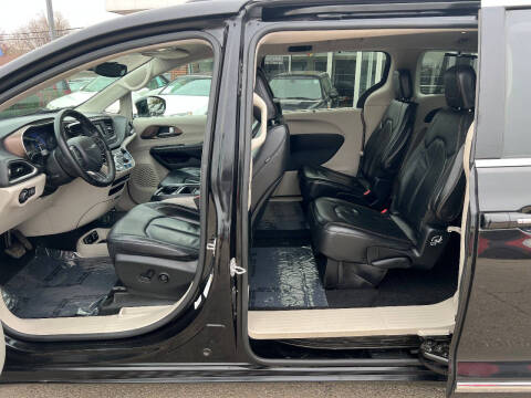 2017 Chrysler Pacifica Touring-L