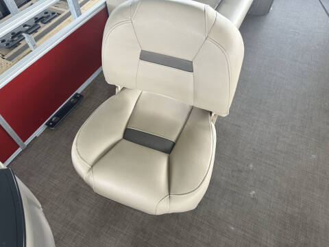 2022 Sun Tracker 24 DLX