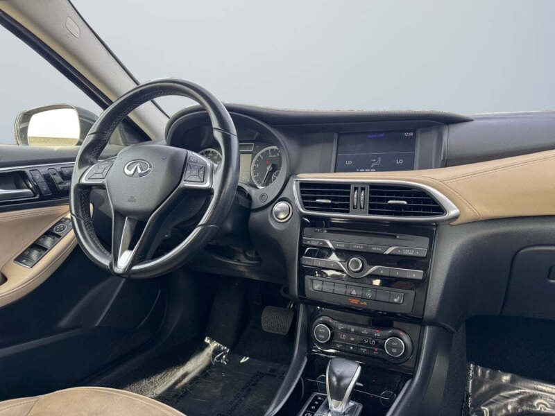 2018 Infiniti QX30 Luxury