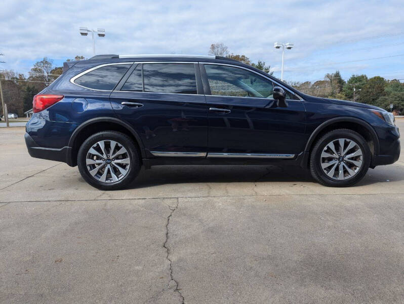 2018 Subaru Outback Touring photo 2