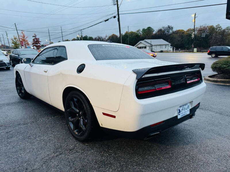 2016 Dodge Challenger SXT photo 4