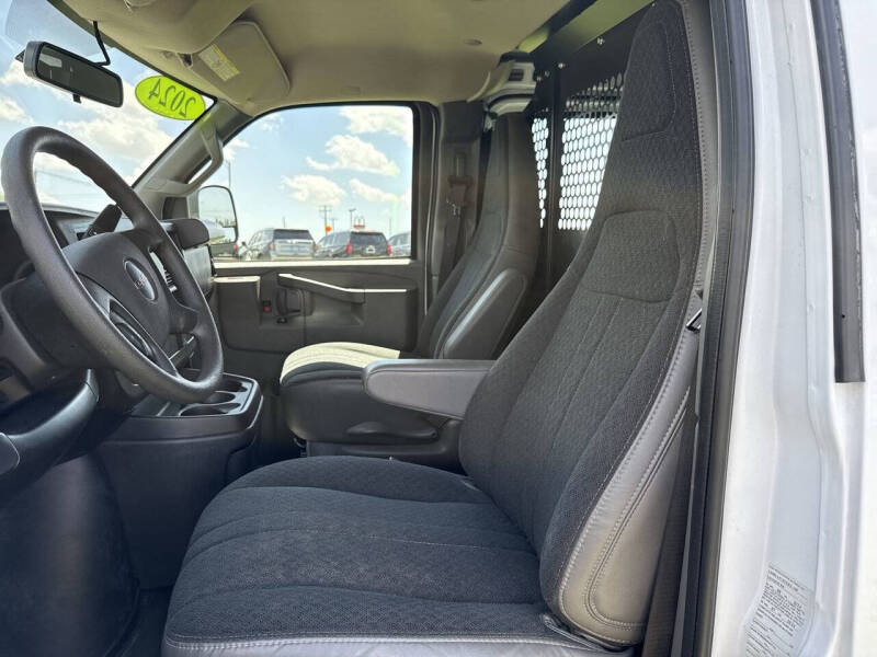 2024 GMC Savana 2500
