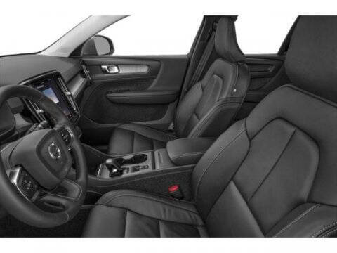 2023 Volvo XC40 B5 Plus Dark Theme