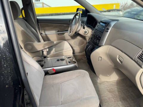 2010 Toyota Sienna LE 7-Passenger