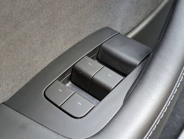 White 2023 Tesla Model Y Long Range AWD Long Range 4dr Crossover 21