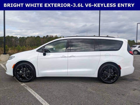 2026 Chrysler Pacifica Select