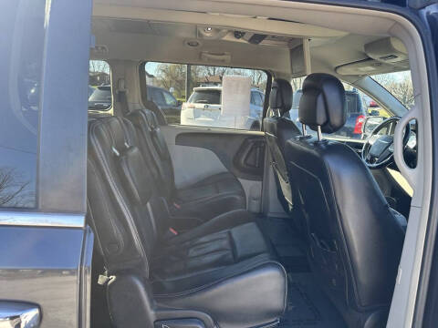 2013 Chrysler Town and Country Touring-L