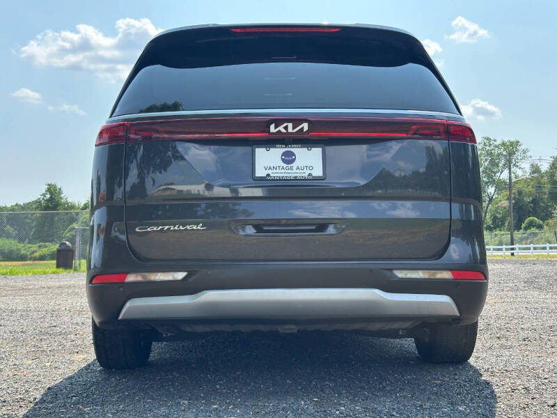 2022 Kia Carnival LX