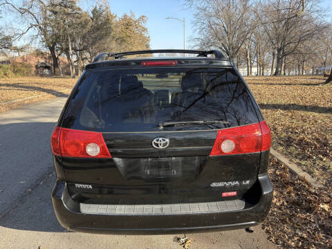 2009 Toyota Sienna LE 7-Passenger