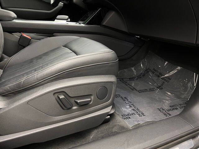 2022 Audi e-tron quattro Premium