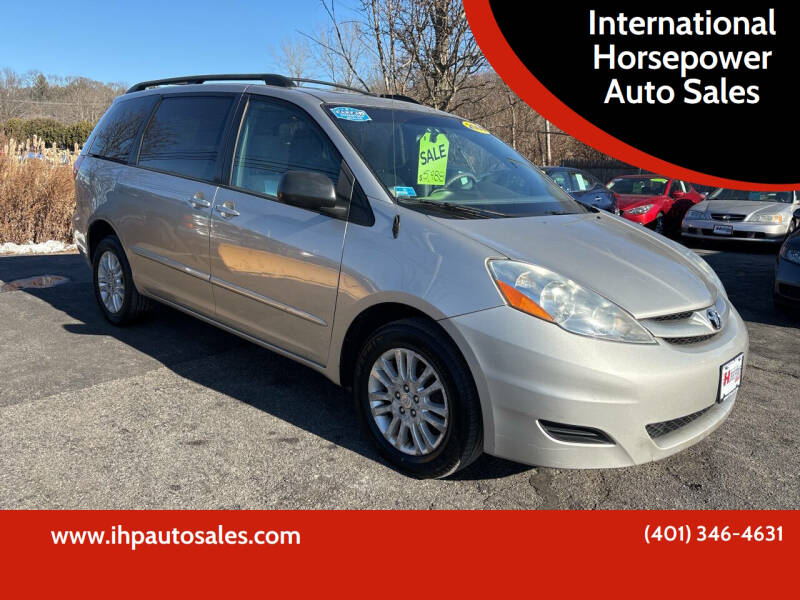 2009 Toyota Sienna LE's photo