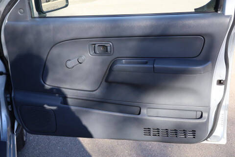 2003 Nissan Frontier Standard