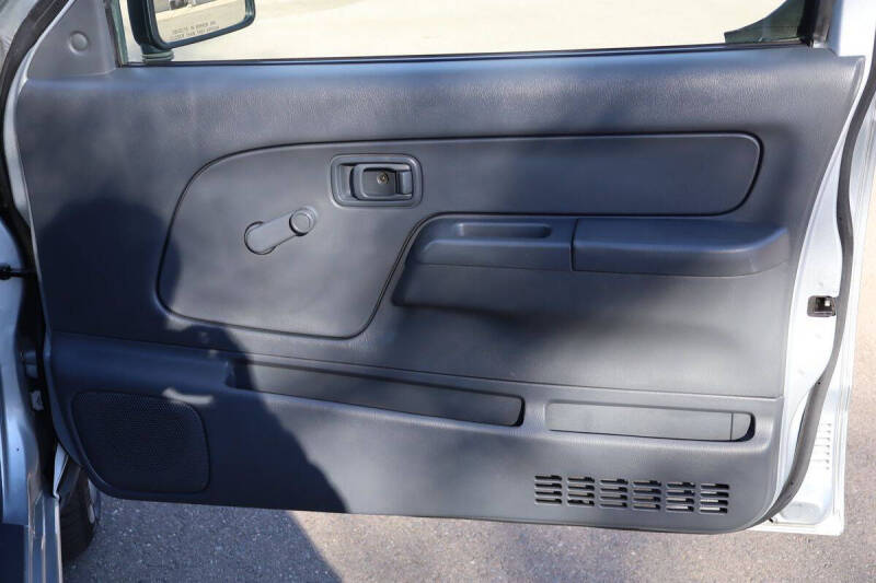 2003 Nissan Frontier Standard