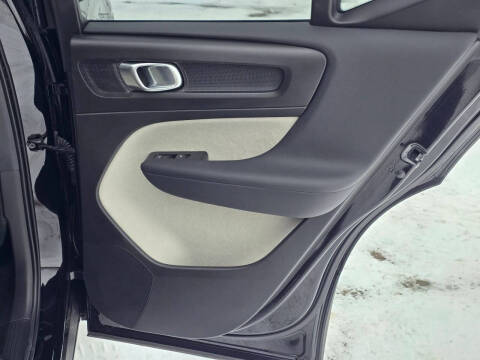 2021 Volvo XC40 T5 Momentum