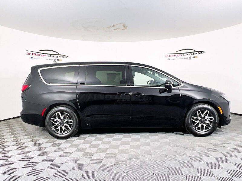 2027 Chrysler Pacifica Limited