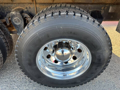 2005 Freightliner M2 106