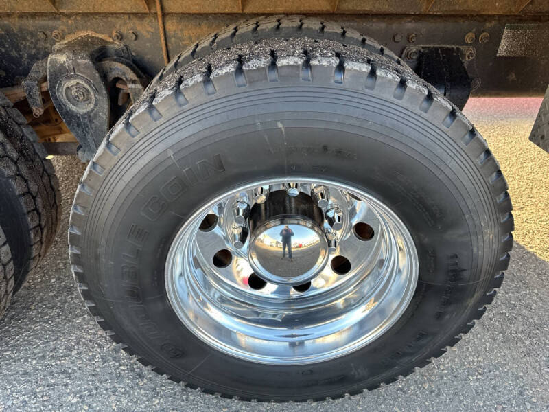 2005 Freightliner M2 106