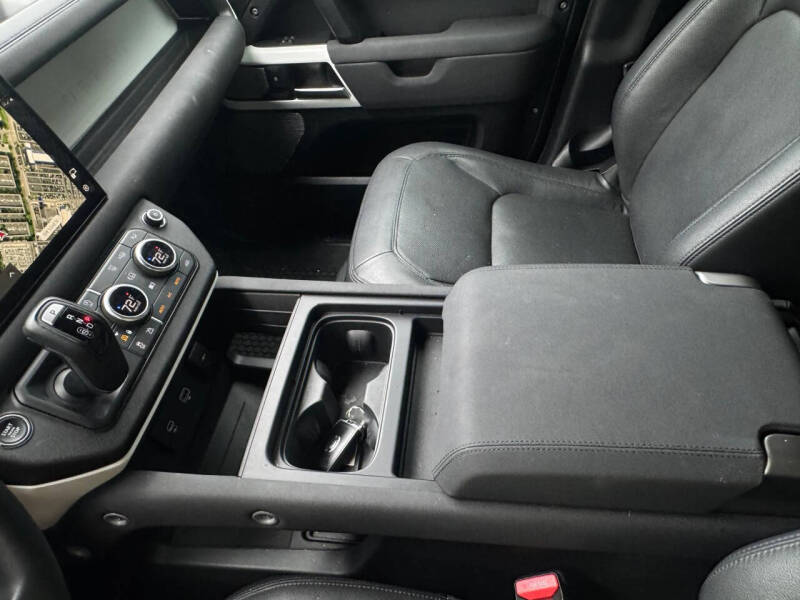 2023 Land Rover Defender 130 SE