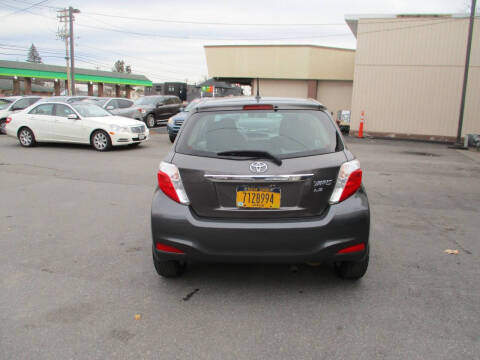 2012 Toyota Yaris 3-Door LE