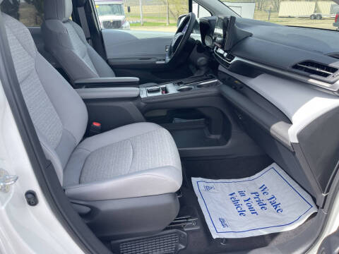 2025 Toyota Sienna LE 8-Passenger