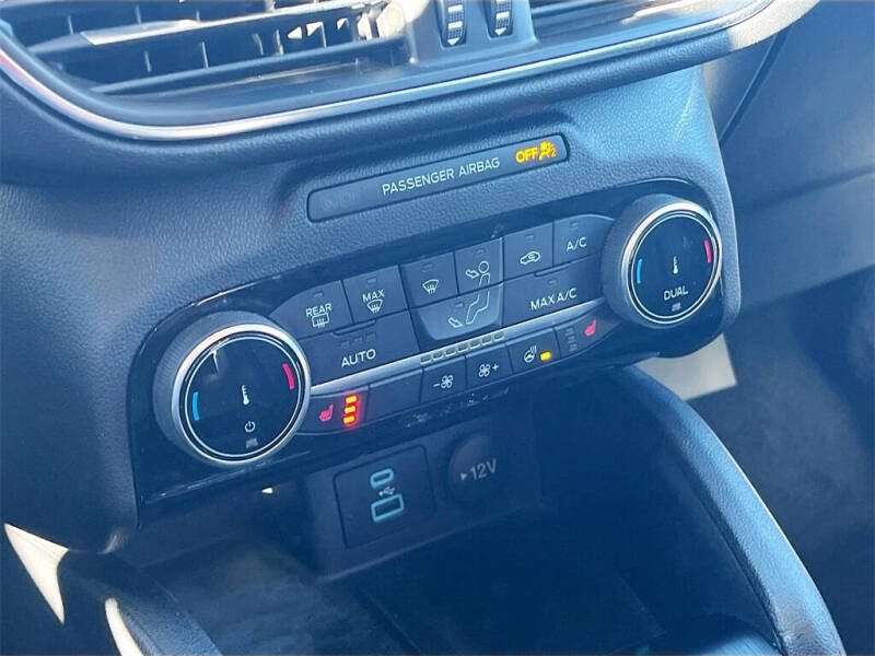 2022 Ford Escape Titanium