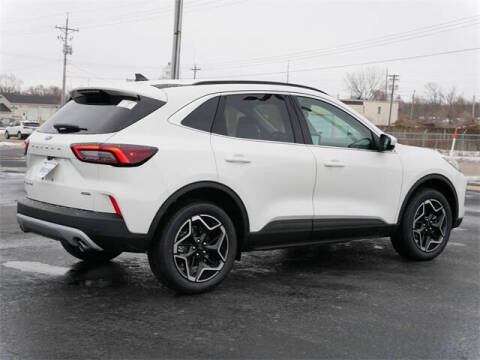 2026 Ford Escape Hybrid Platinum