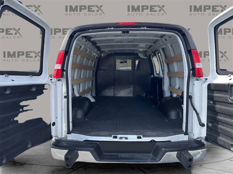 2023 Chevrolet Express 2500