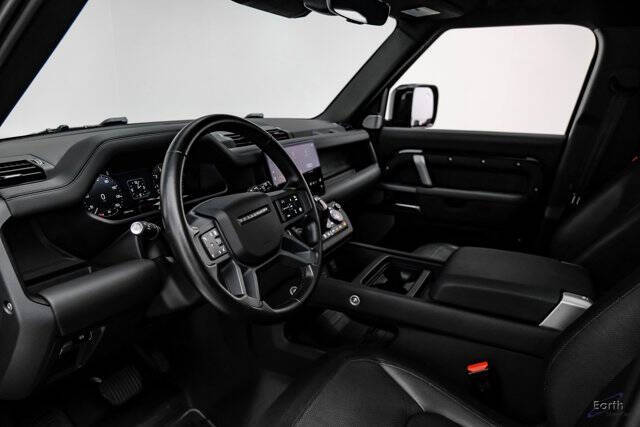 2024 Land Rover Defender 130 P400 X-Dynamic SE