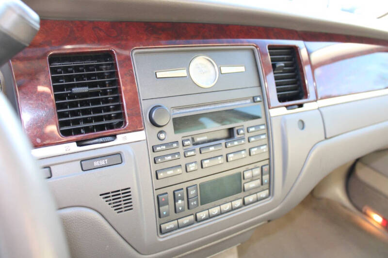 2005 Lincoln Town Car Signature