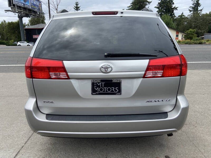 2004 Toyota Sienna LE 8 Passenger