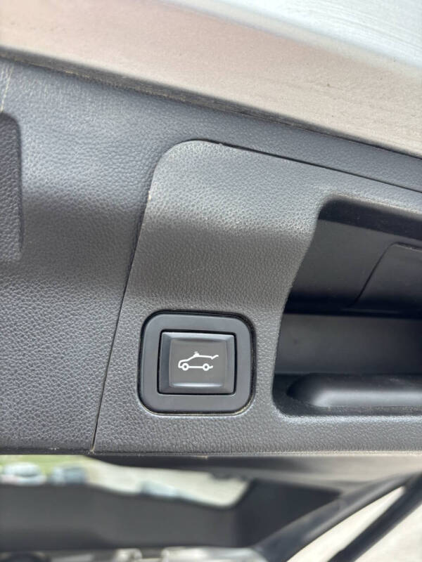 2017 GMC Acadia SLE-2