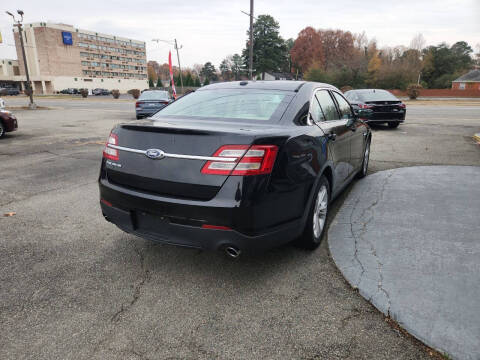 2018 Ford Taurus SE