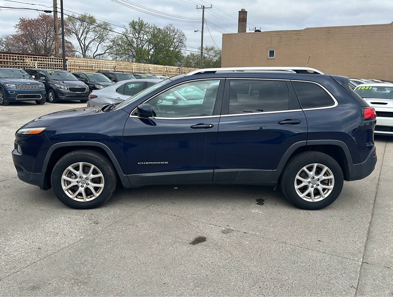 2016 Jeep Cherokee for sale at VIP Motor Sales in Hazel Park, MI