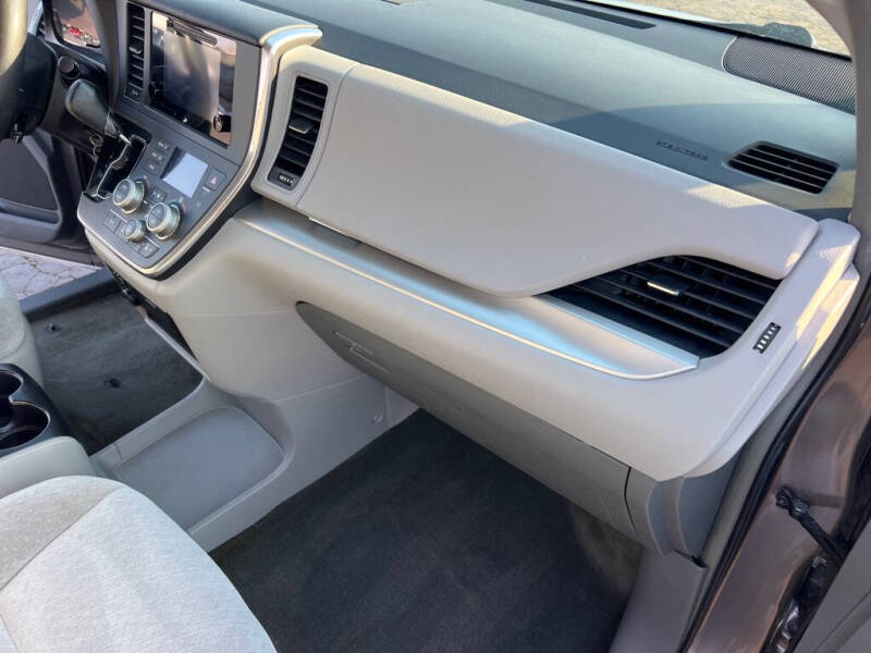 2017 Toyota Sienna