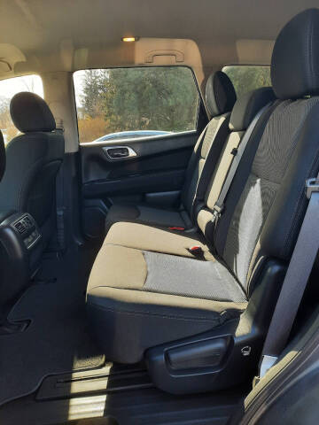 2017 Nissan Pathfinder SV