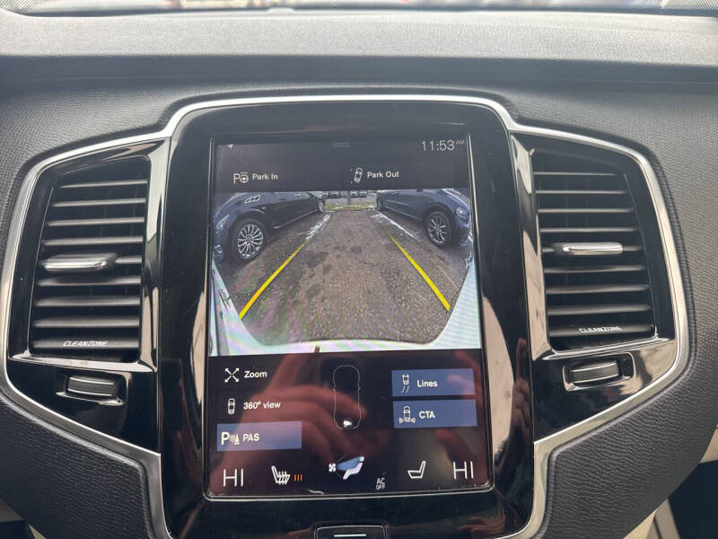 2016 Volvo XC90 T6 Momentum