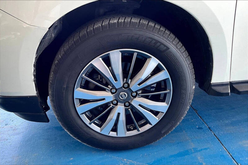 2018 Nissan Pathfinder SV