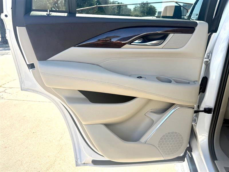 2016 Cadillac Escalade Luxury Collection