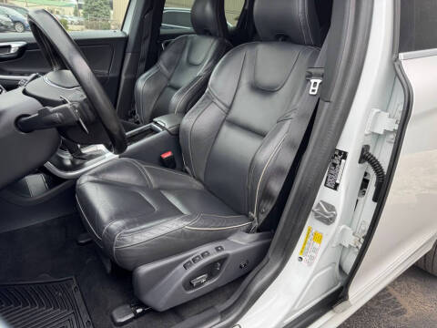 2016 Volvo XC60 T6 Drive-E R-Design Platinum