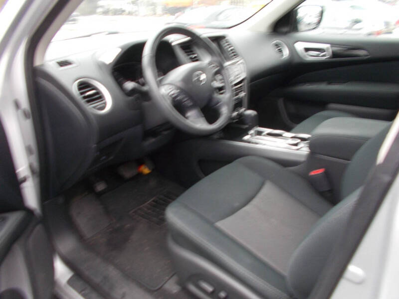 2017 Nissan Pathfinder SV