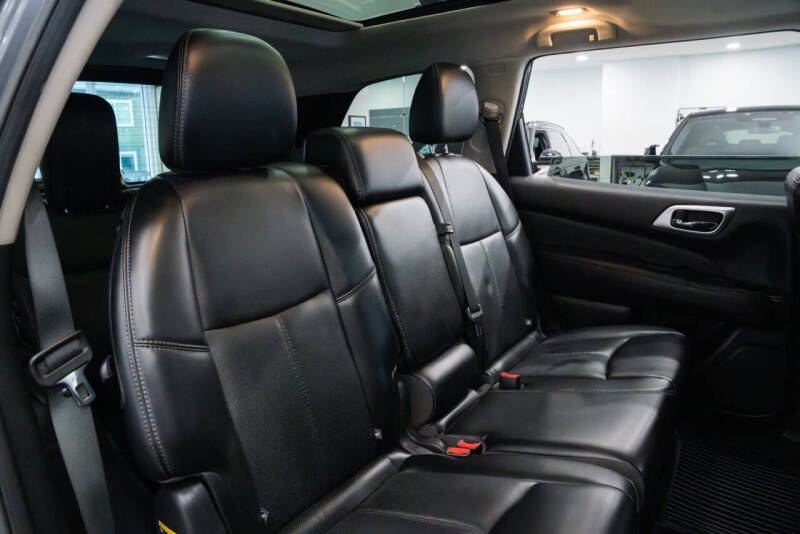 2017 Nissan Pathfinder Platinum